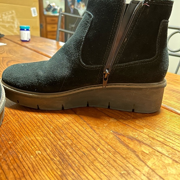 Clarks - Picture 3 of 4